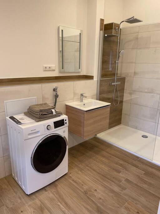 Apartment In Zentraler Lage Mit Privatparkplatz 그라펜뵈어 외부 사진